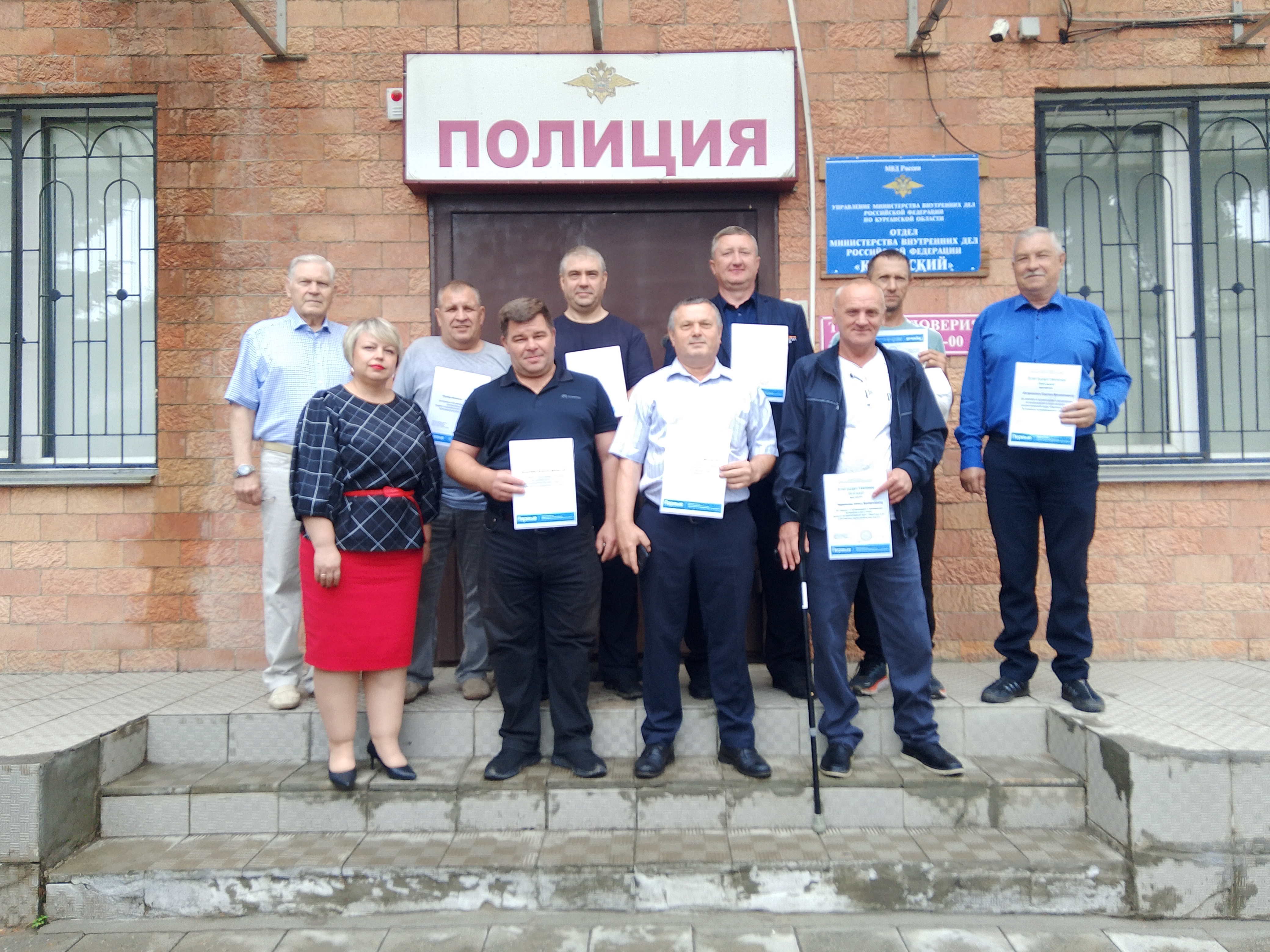 19.06.2025 сотрудники ОМВД России «Кетовский» совместно с членом Общественного совета провели мероприятие с участием бывшего начальника ОВД по Кетовскому району (с 1986-1989 г.г.) полковником милиции в отставке В.В. Сычевым..